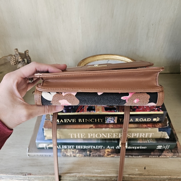 $124 Spartina 449 Verdier Essentials Crossbody - Picture 12 of 14